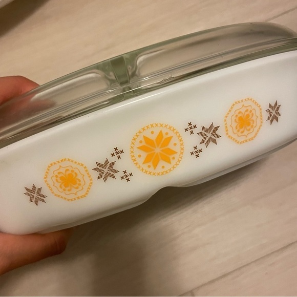 Vintage 1960s Town And Country Pattern Pyrex 1.5 Quart Covered Oval Dish - Picture 7 of 7